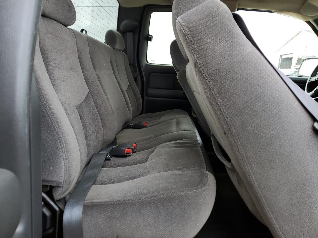 2004 GMC Sierra - Image 10