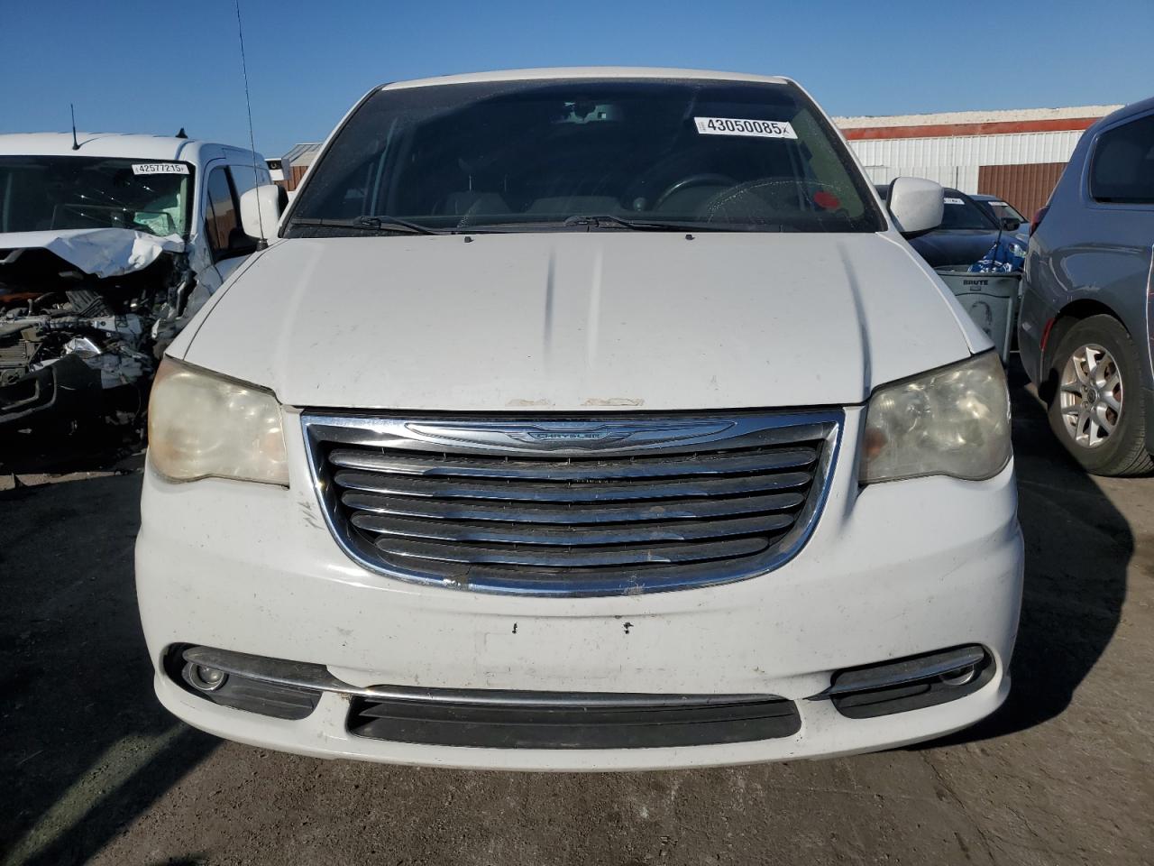 2014 Chrysler Town & Country - Image 5