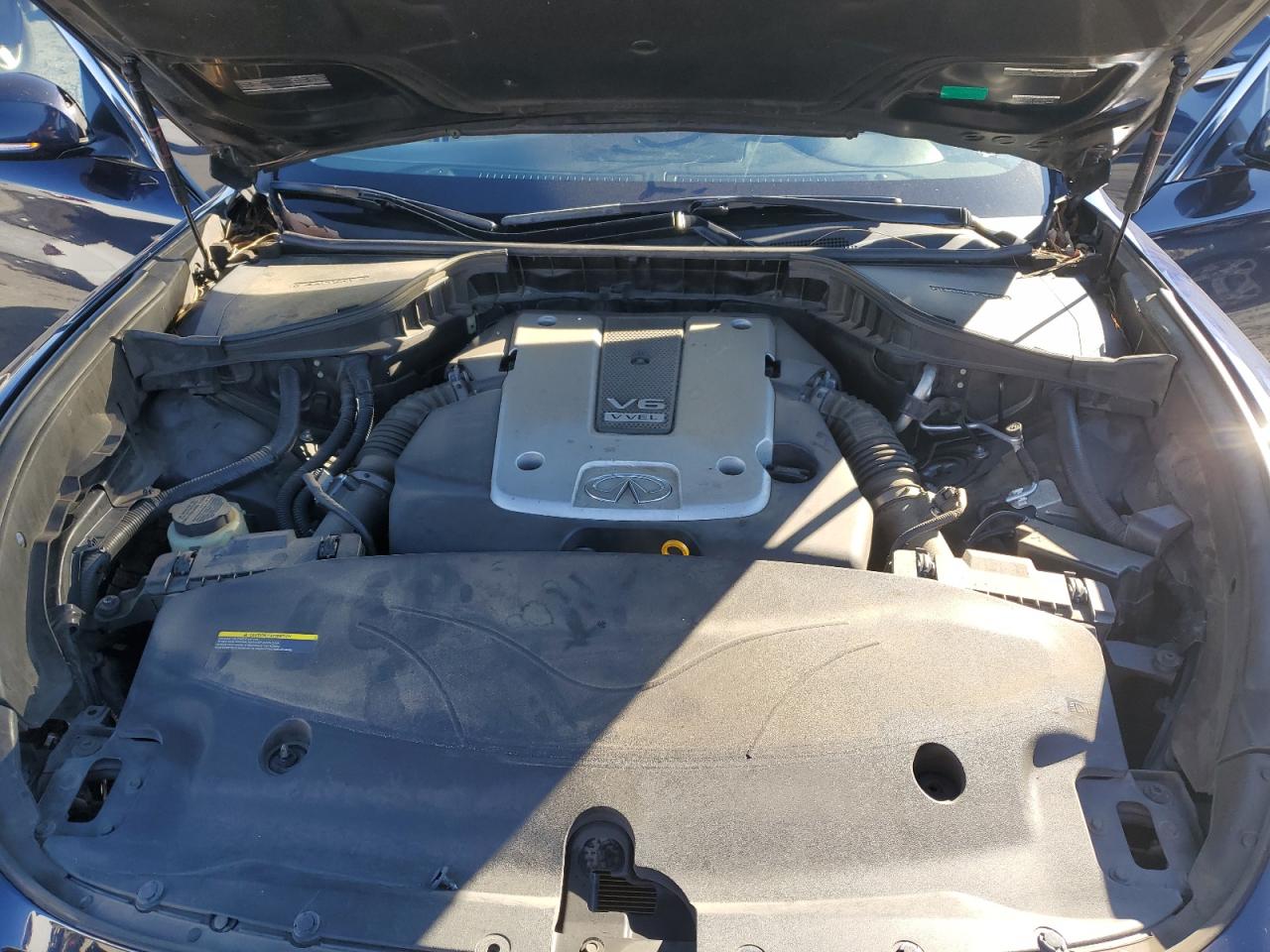 2015 Infiniti Q70 - Image 11