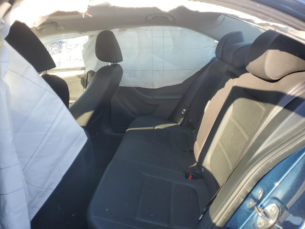 2017 Volkswagen Jetta - Image 10