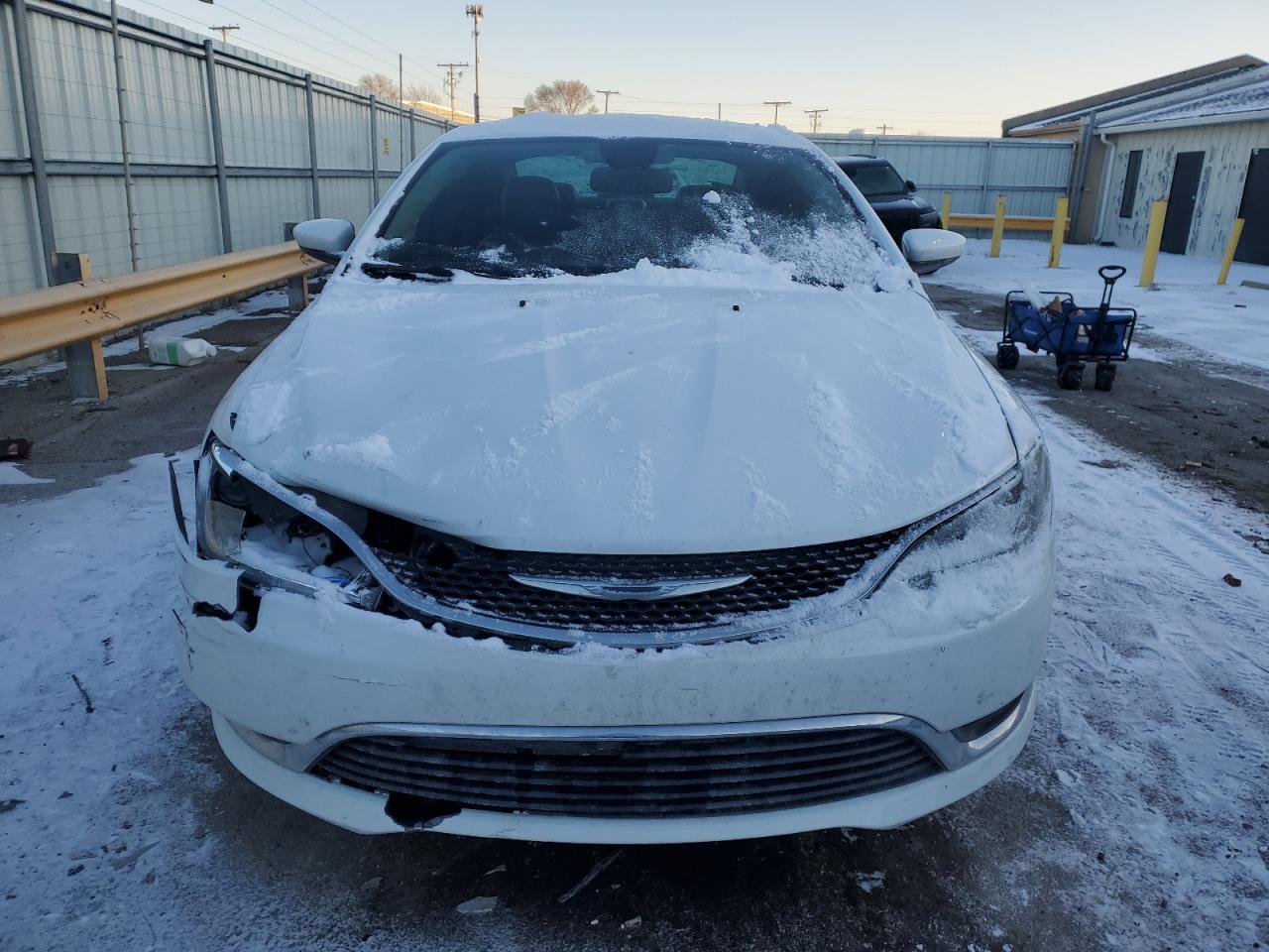 2017 Chrysler 200 - Image 5