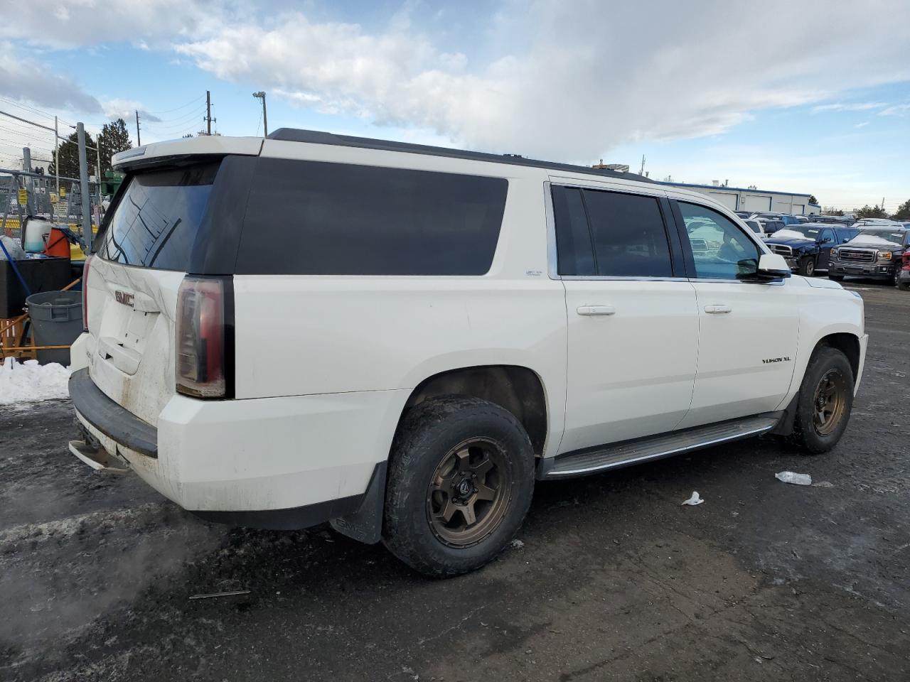 2015 GMC Yukon - Image 3