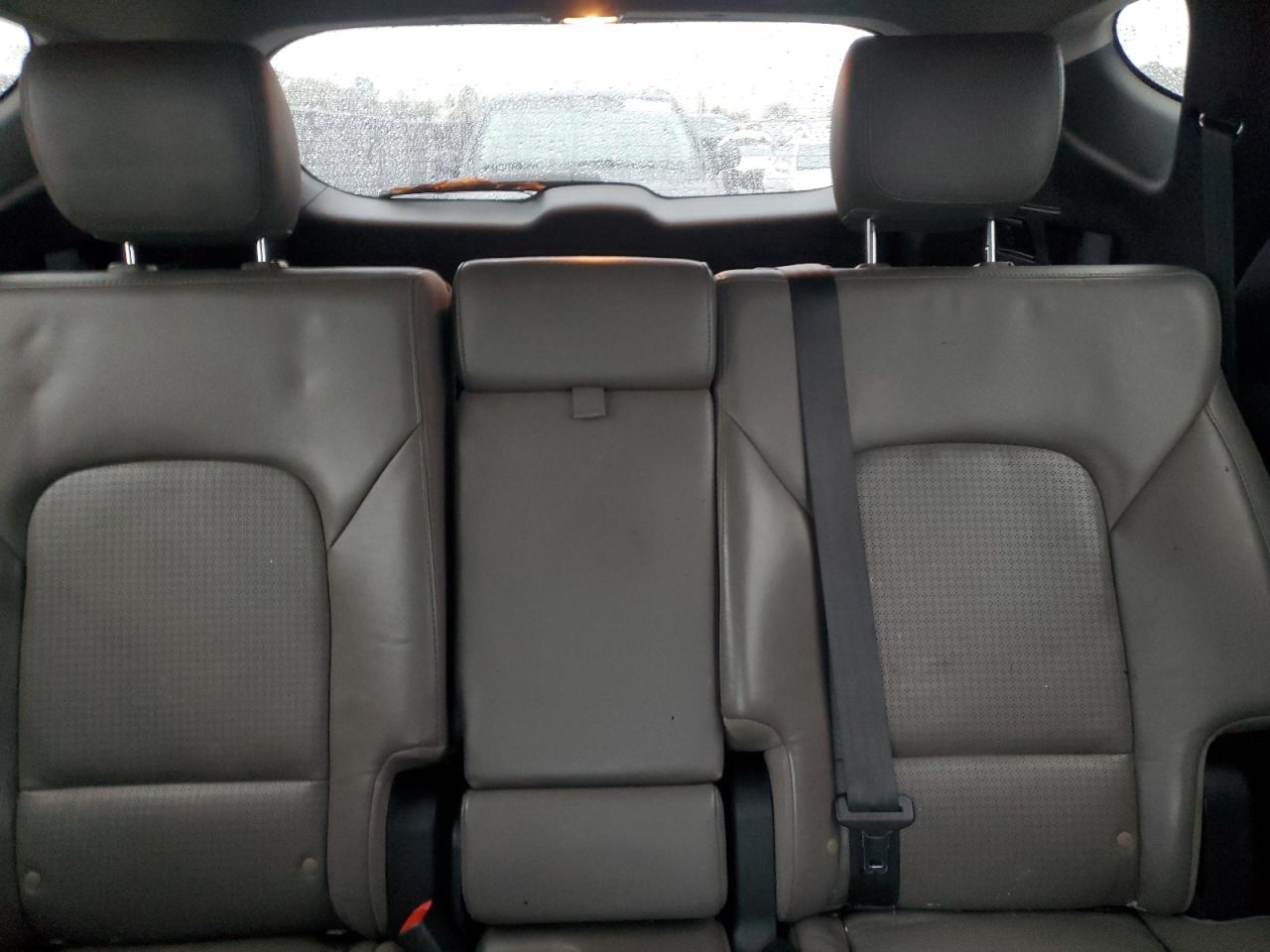 2013 Hyundai Santa Fe - Image 10