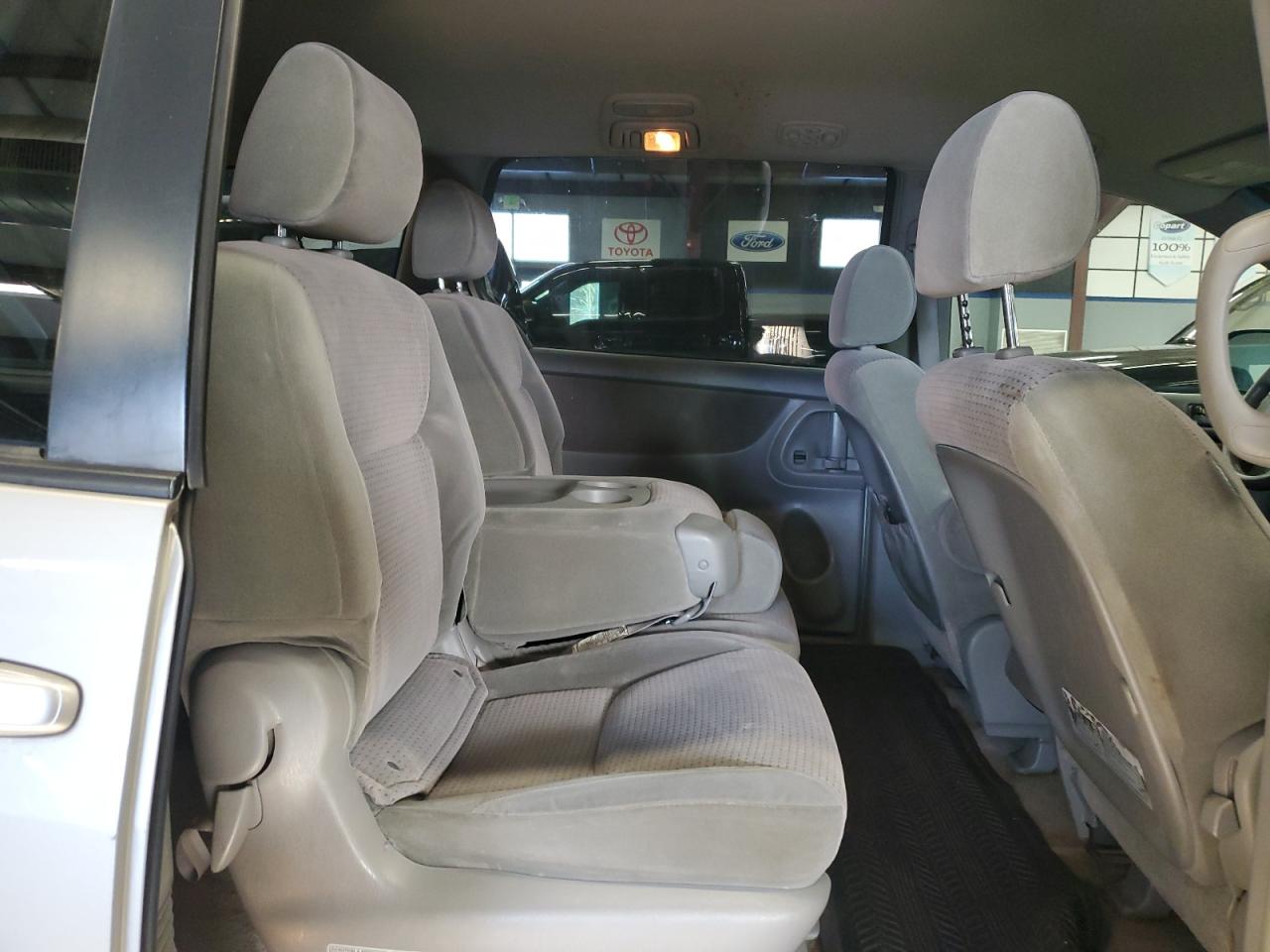 2006 Toyota Sienna - Image 11
