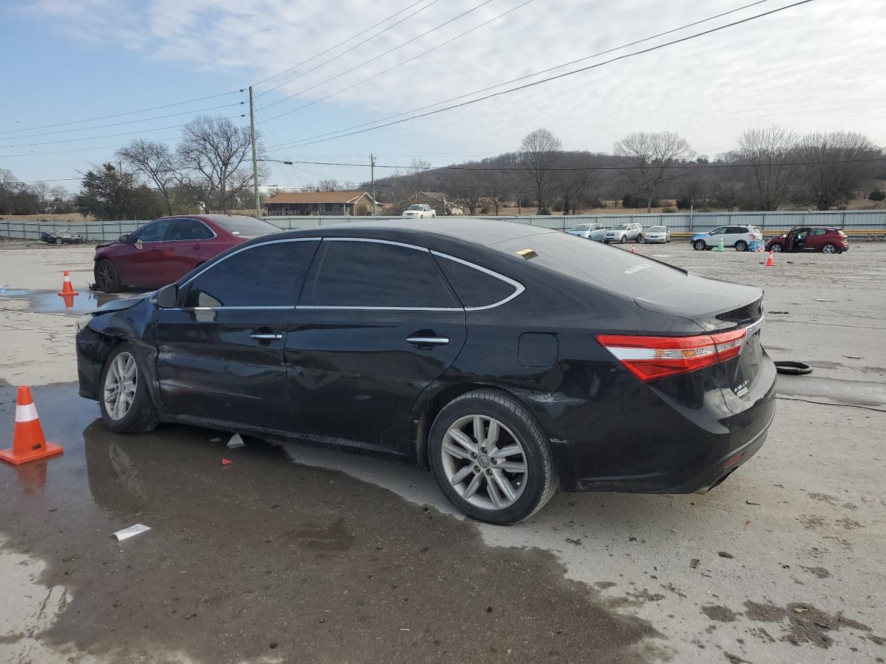2013 Toyota Avalon - Image 2