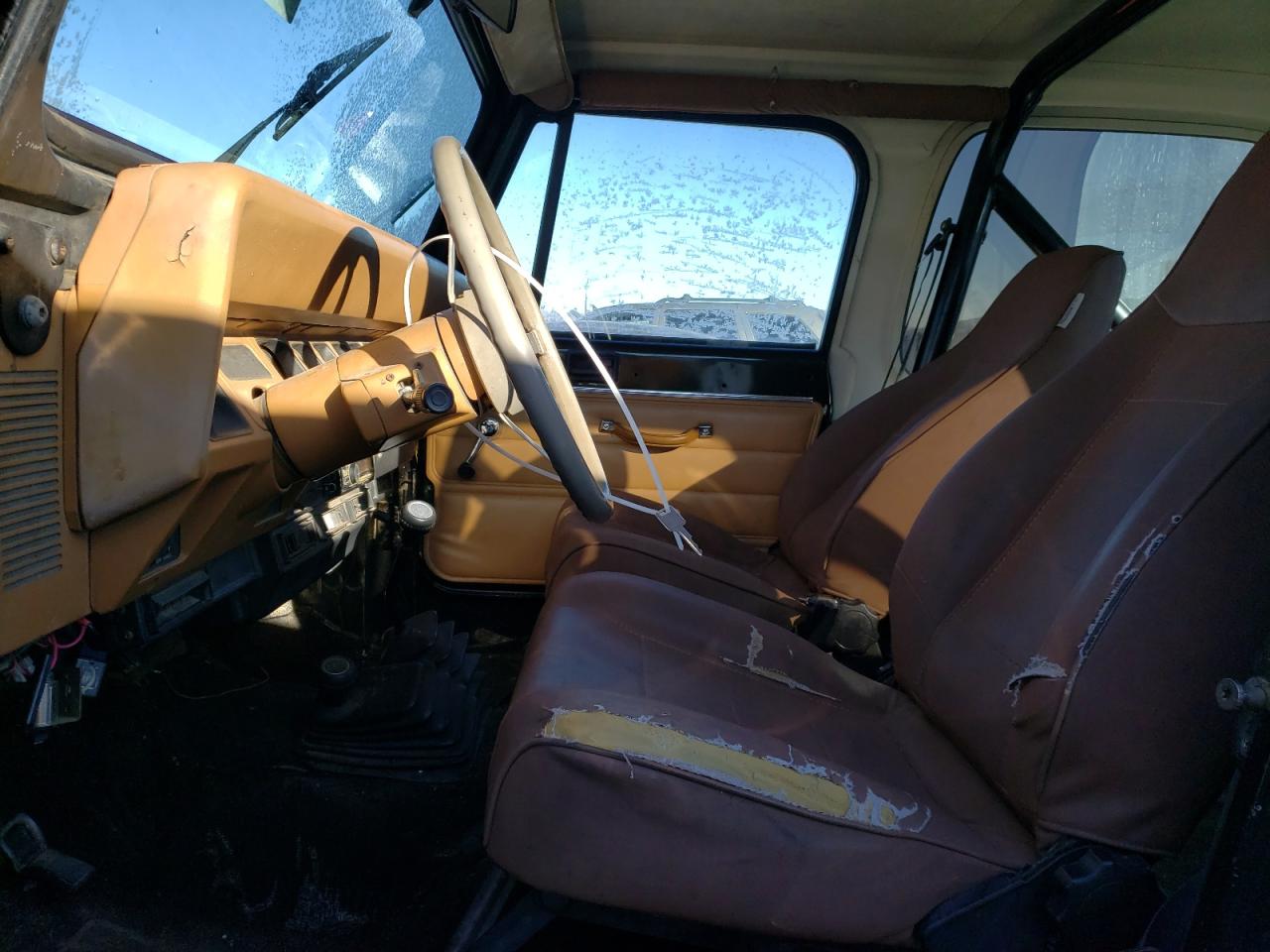 1987 Jeep Wrangler - Image 7