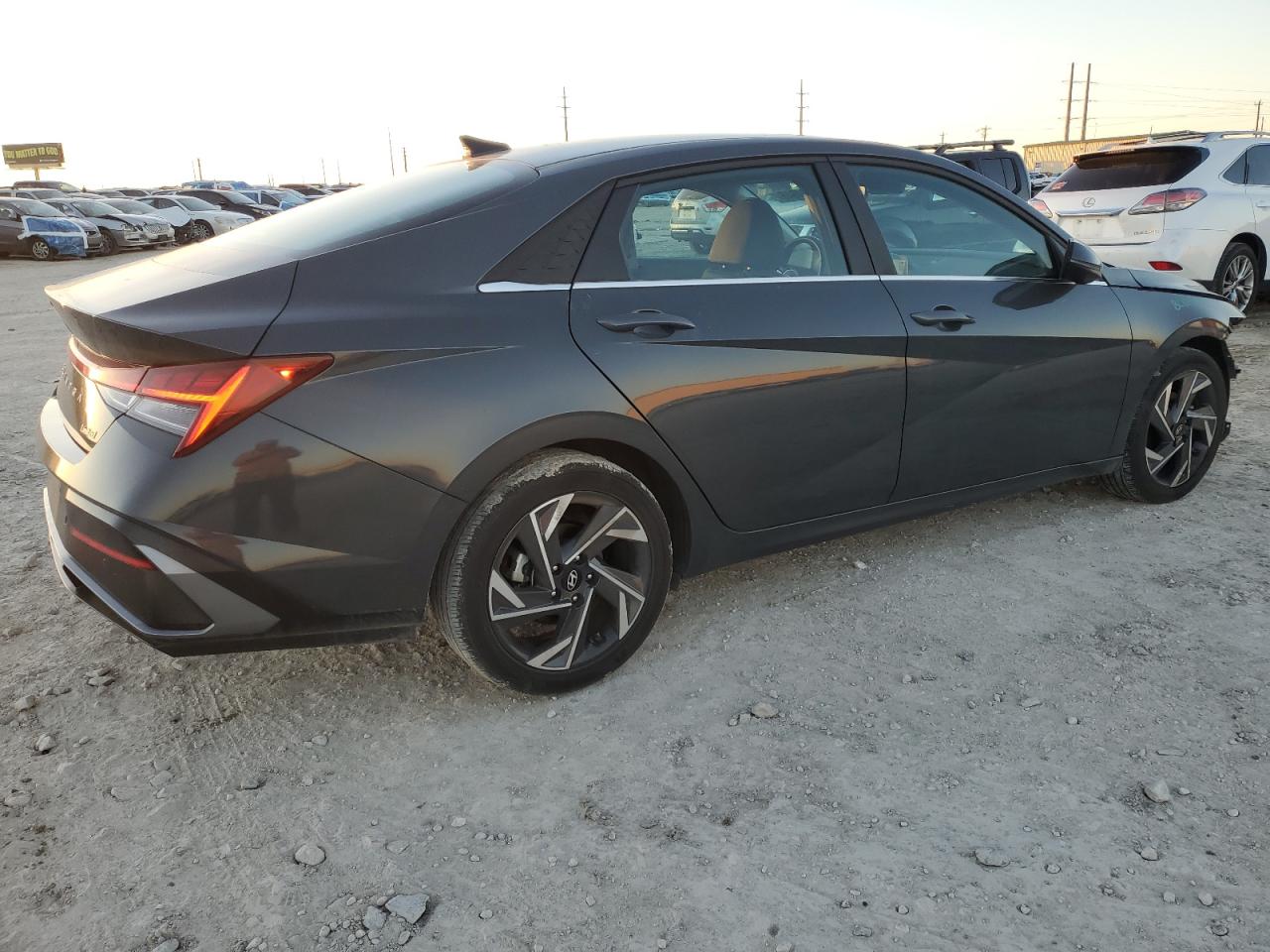 2024 Hyundai Elantra - Image 3