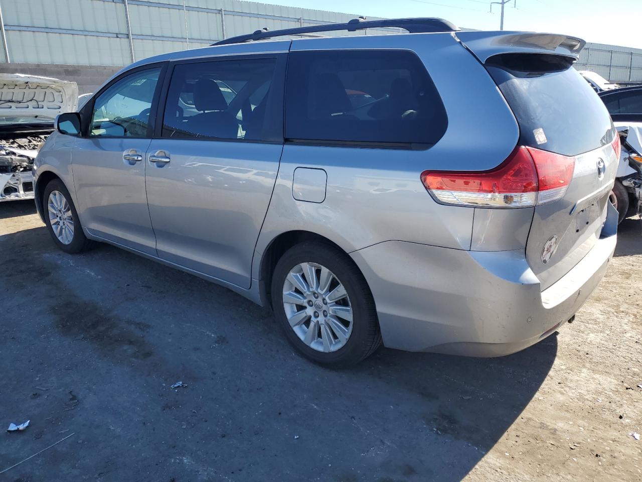2013 Toyota Sienna - Image 2