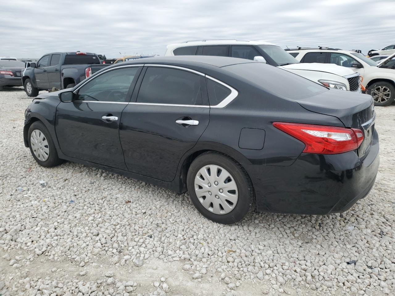 2016 Nissan Altima - Image 2