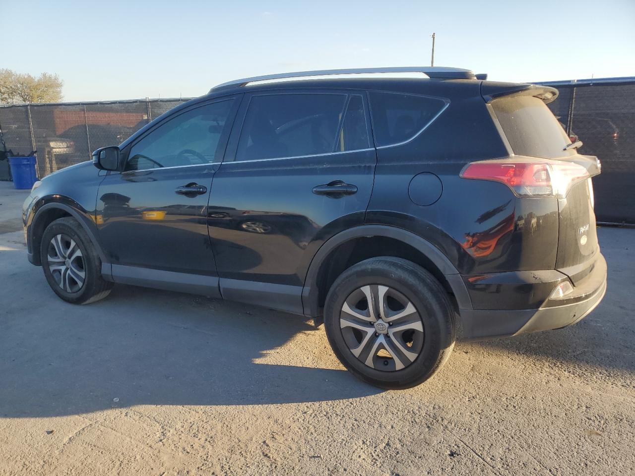 2016 Toyota RAV 4 - Image 2