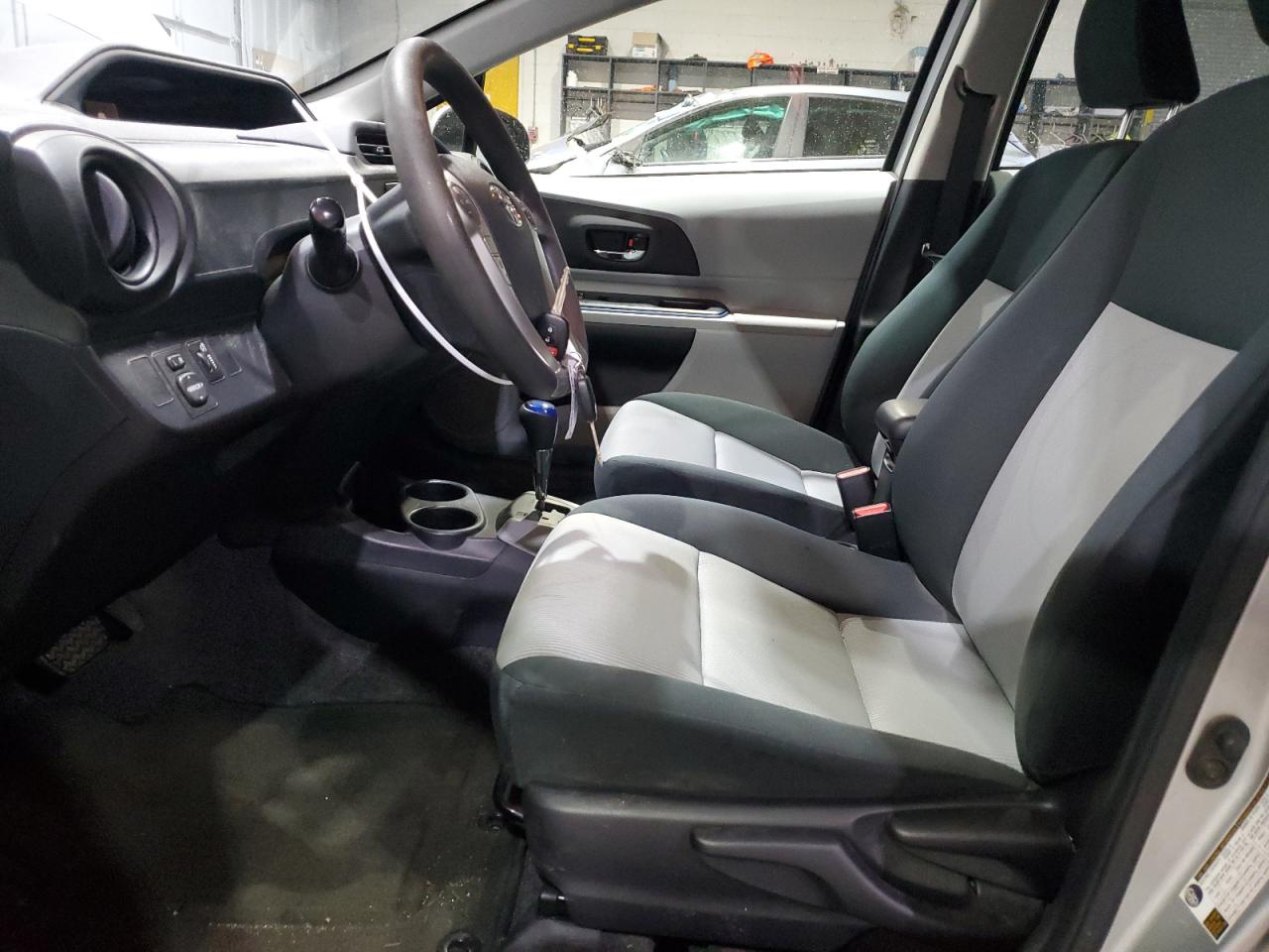 2013 Toyota Prius - Image 7