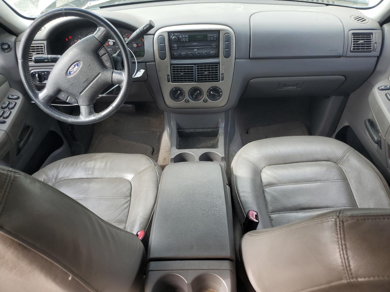 2004 Ford Explorer - Image 8
