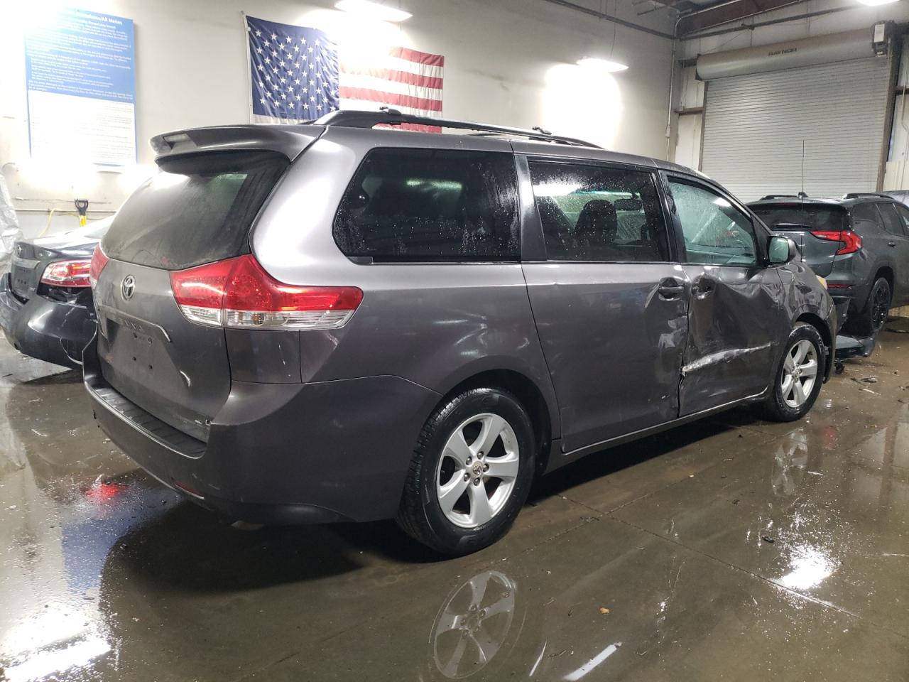 2013 Toyota Sienna - Image 3