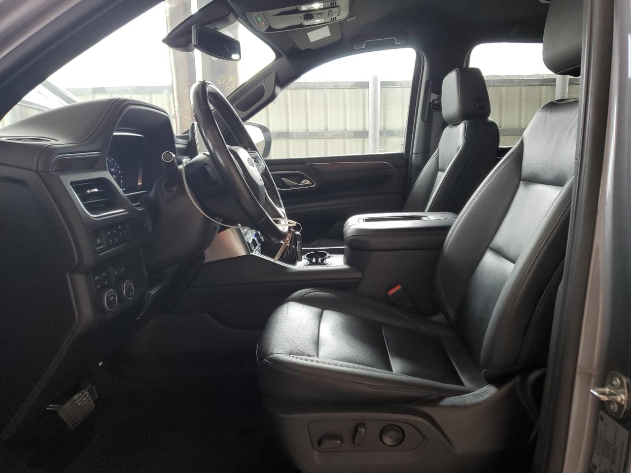 2022 Chevrolet Suburban - Image 7