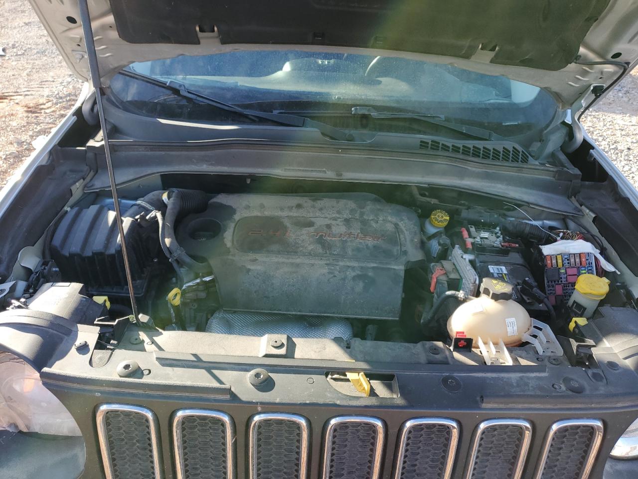 2017 Jeep Renegade - Image 12