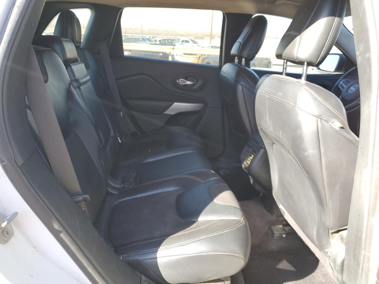 2017 Jeep Cherokee - Image 11