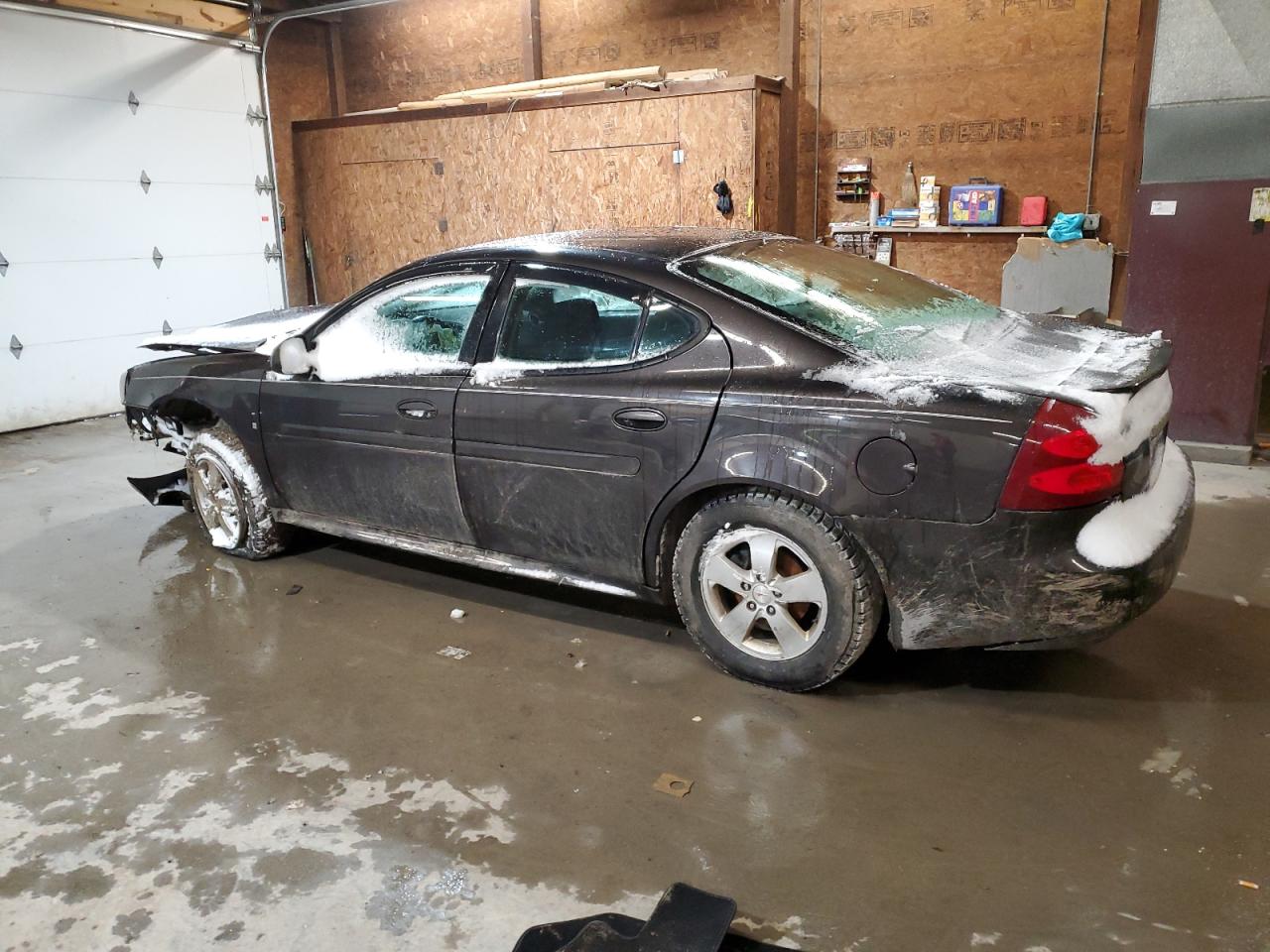 2008 Pontiac Grand Prix - Image 2