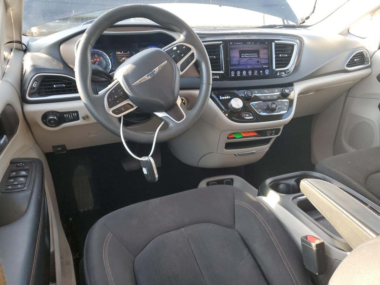2017 Chrysler Pacifica - Image 8