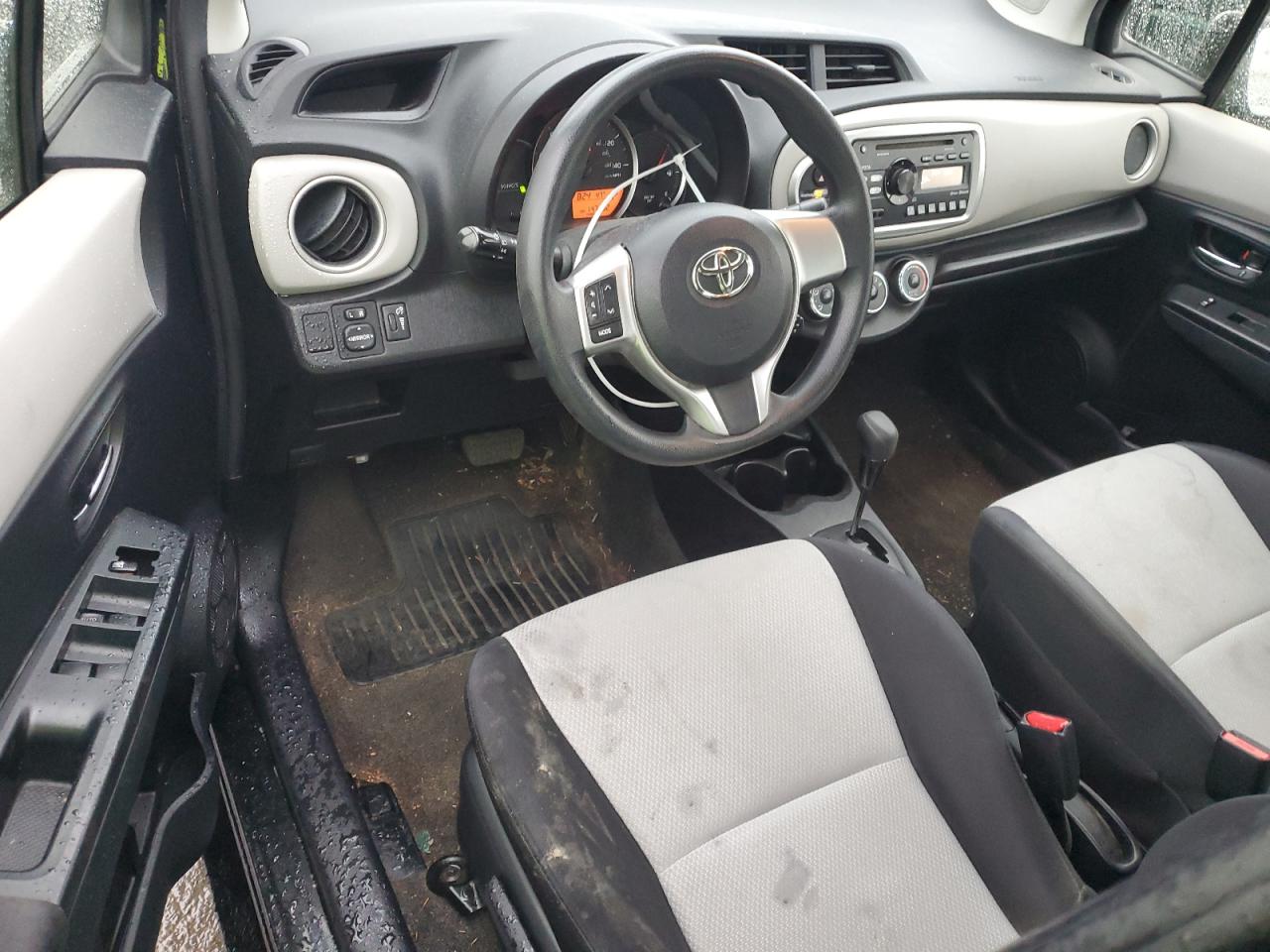 2013 Toyota Yaris - Image 8