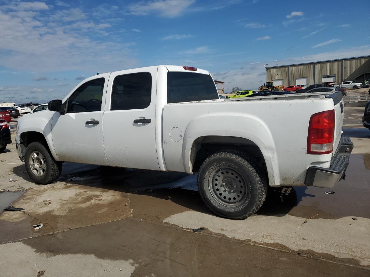 2007 GMC Sierra - Image 2
