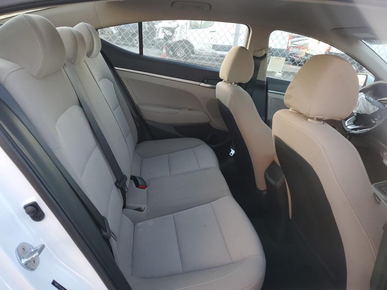 2019 Hyundai Elantra - Image 10
