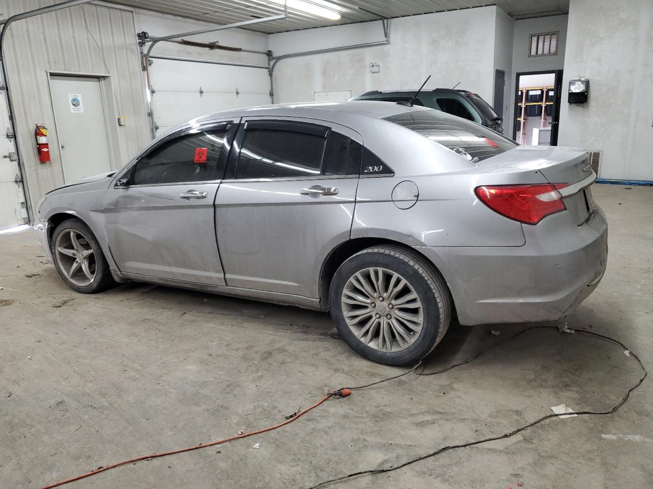2013 Chrysler 200 - Image 2