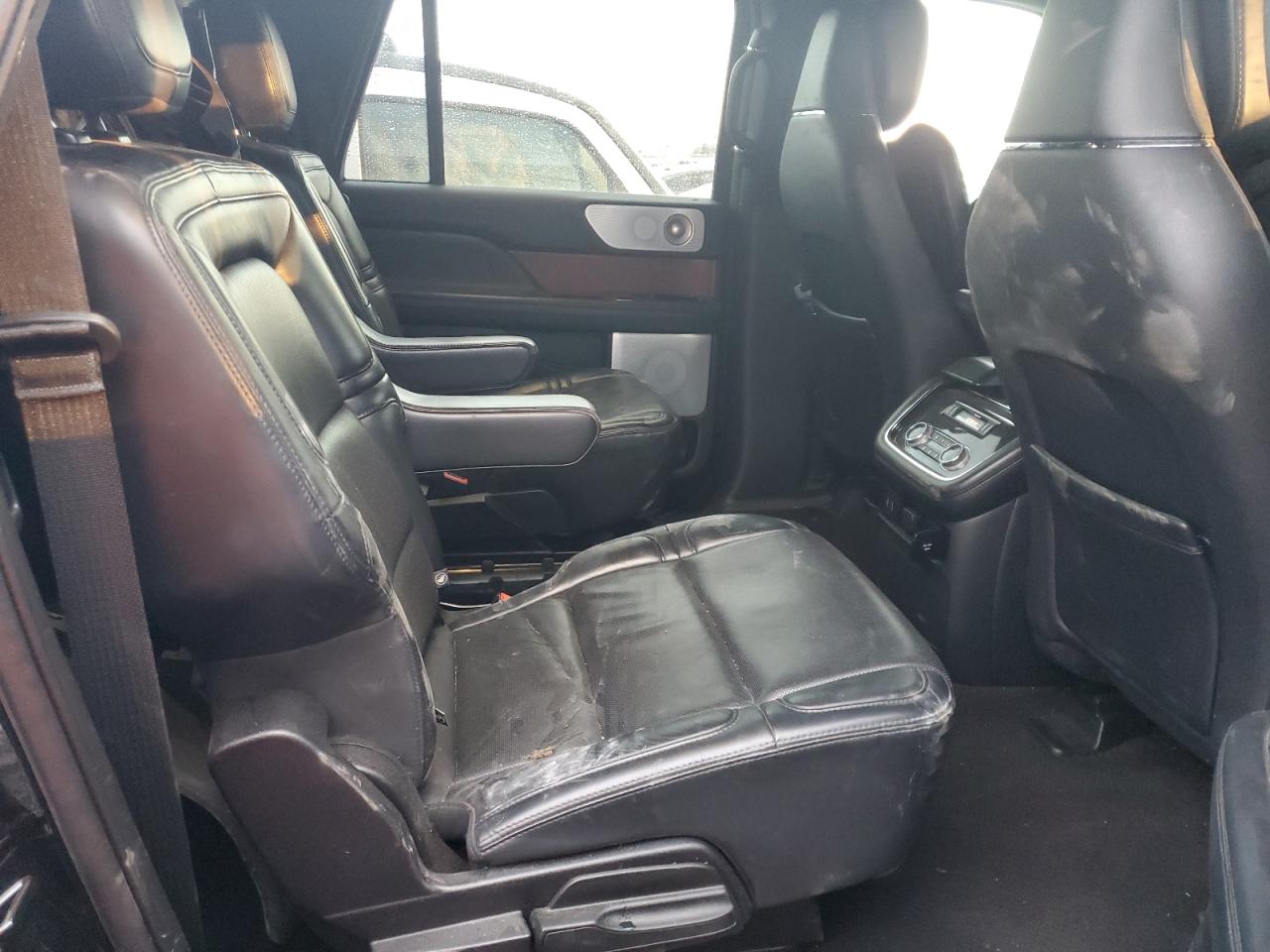 2020 Lincoln Navigator - Image 10