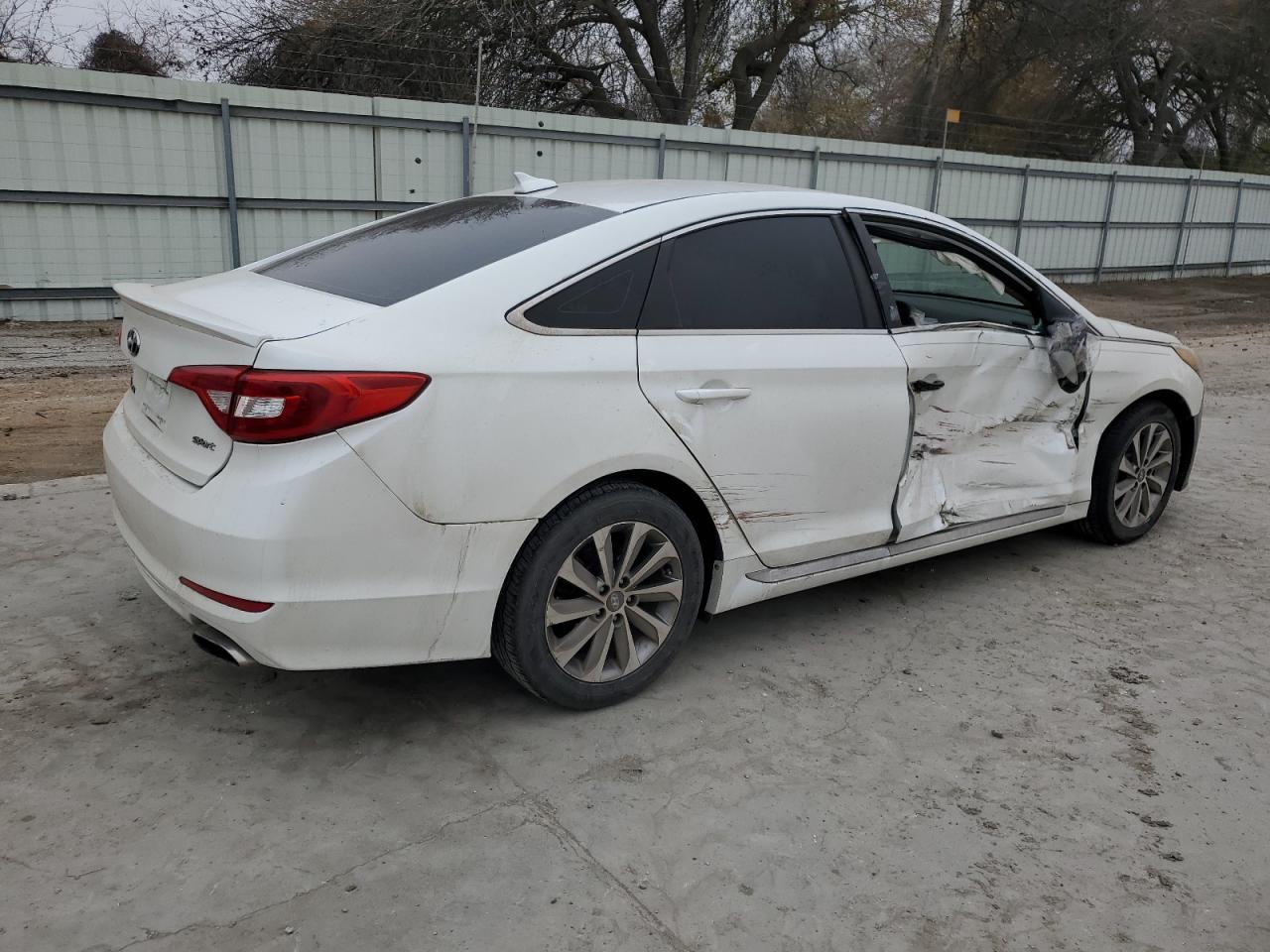 2017 Hyundai Sonata - Image 3