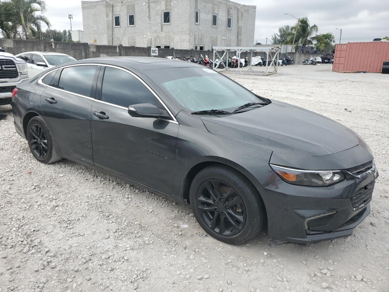 VIN 1G1ZD5ST9JF146940 2018 CHEVROLET MALIBU no.4