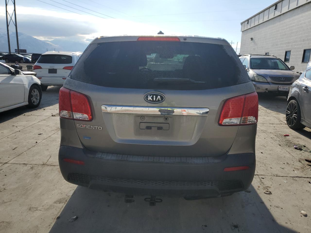 VIN 5XYKTDA68DG417800 2013 KIA SORENTO no.6