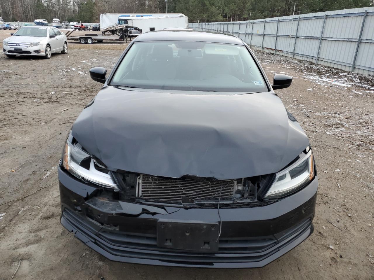 2017 Volkswagen Jetta - Image 5