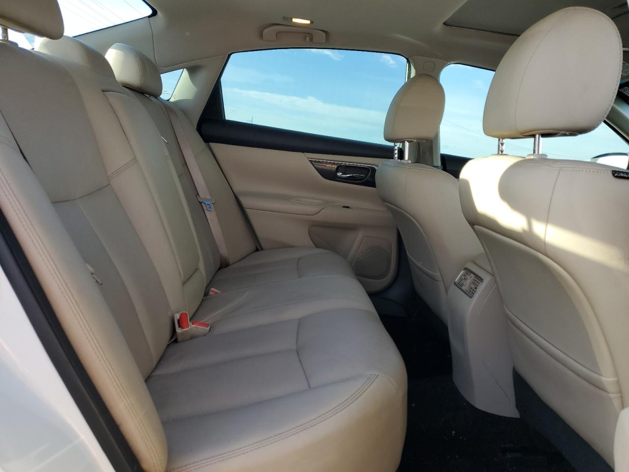 2015 Nissan Altima - Image 10