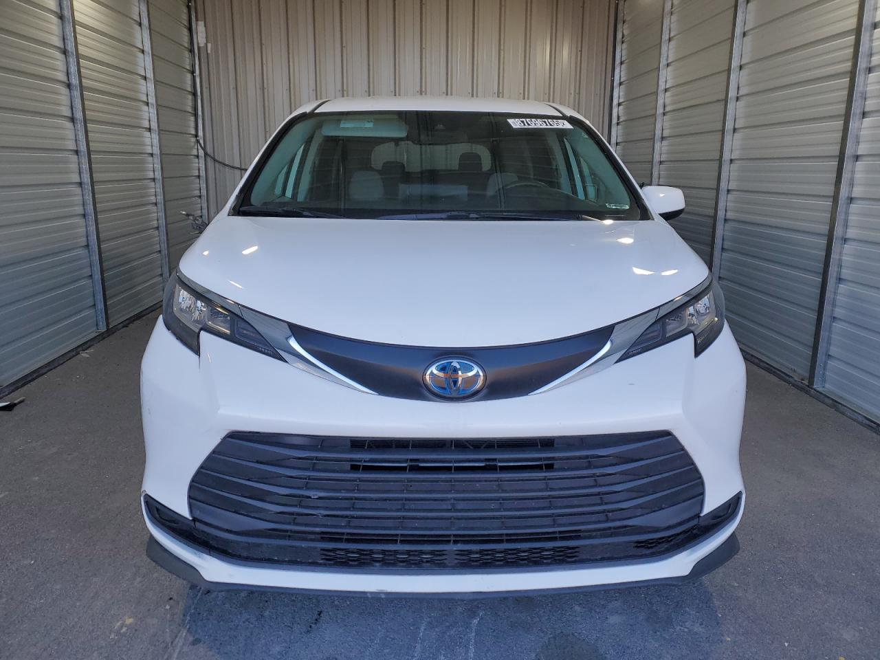 2022 Toyota Sienna - Image 5