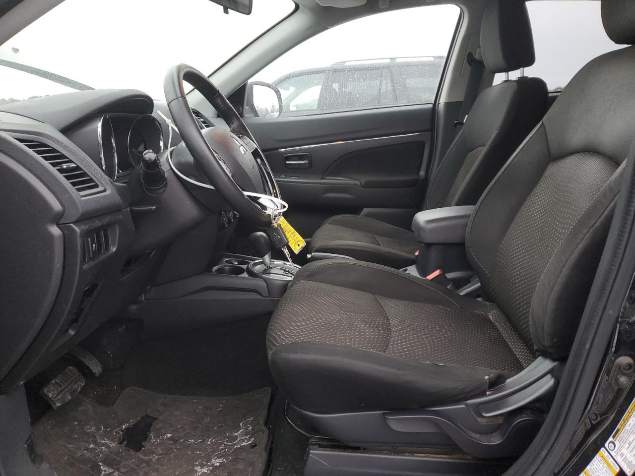 2016 Mitsubishi Outlander - Image 7