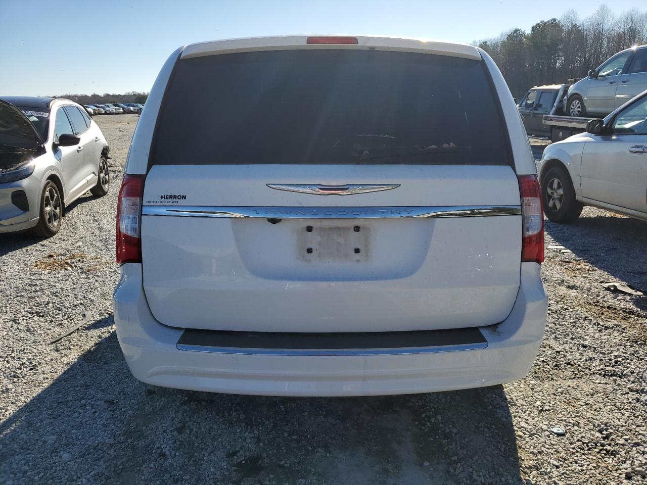 2015 Chrysler Town & Country - Image 6