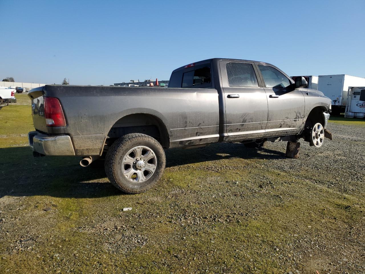 2016 RAM 3500 - Image 3