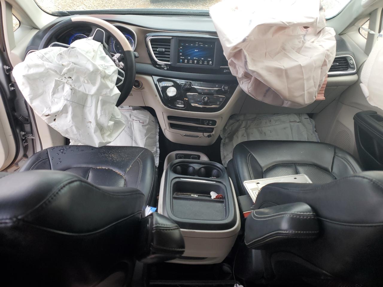 2020 Chrysler Voyager - Image 8