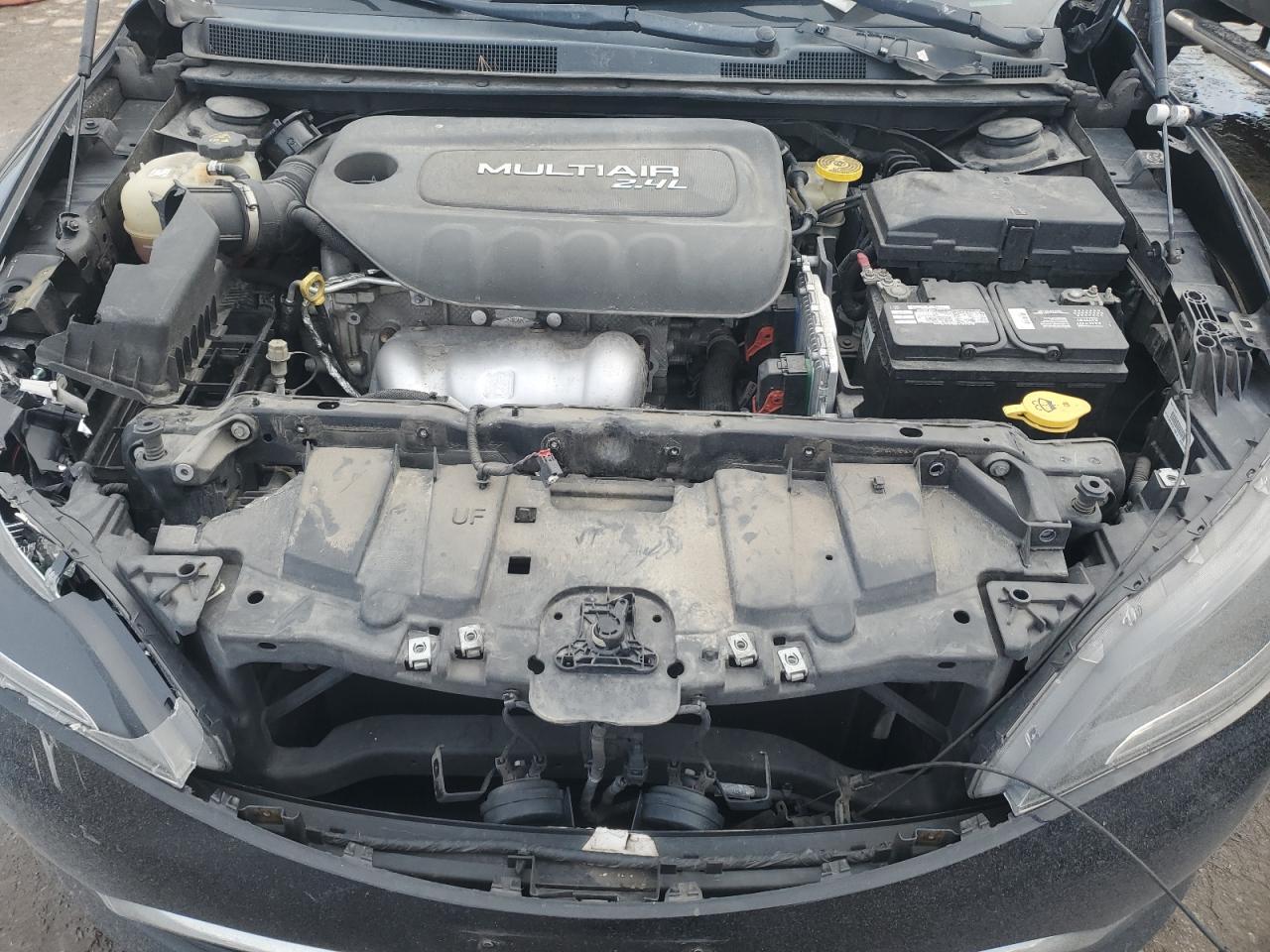 2015 Chrysler 200 - Image 11