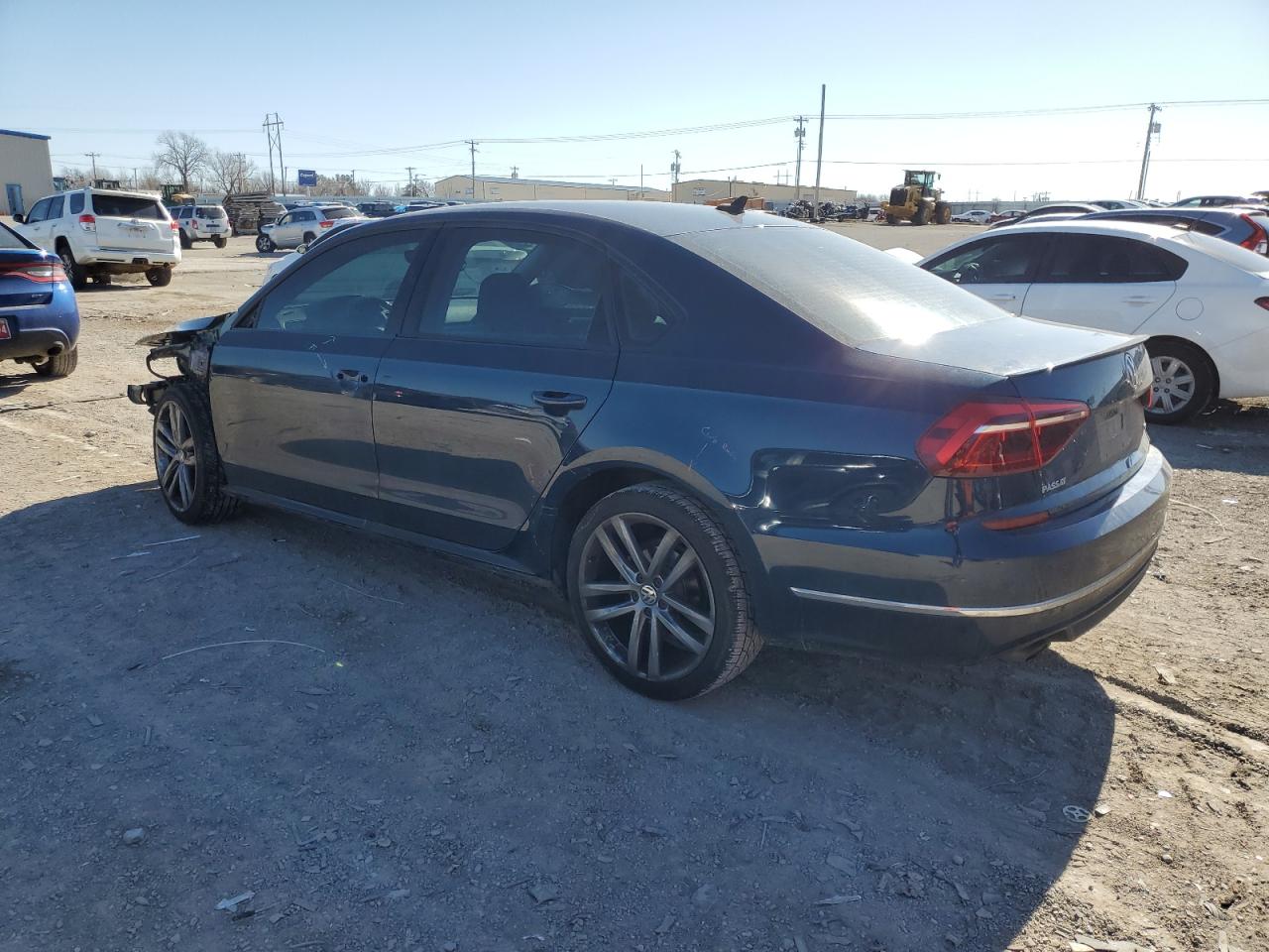 2018 Volkswagen Passat - Image 2