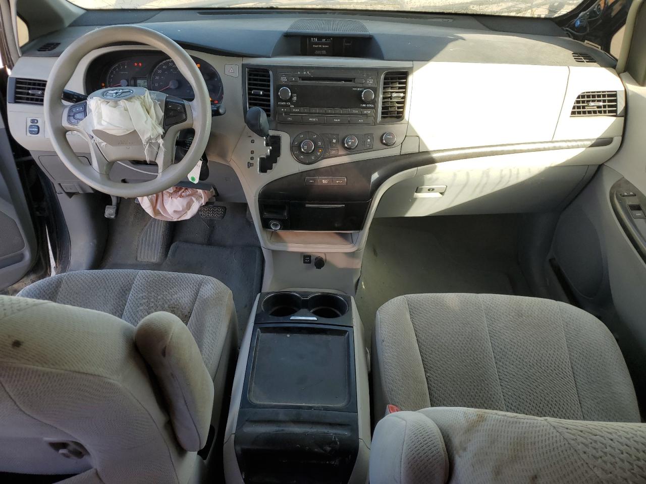 2011 Toyota Sienna - Image 8