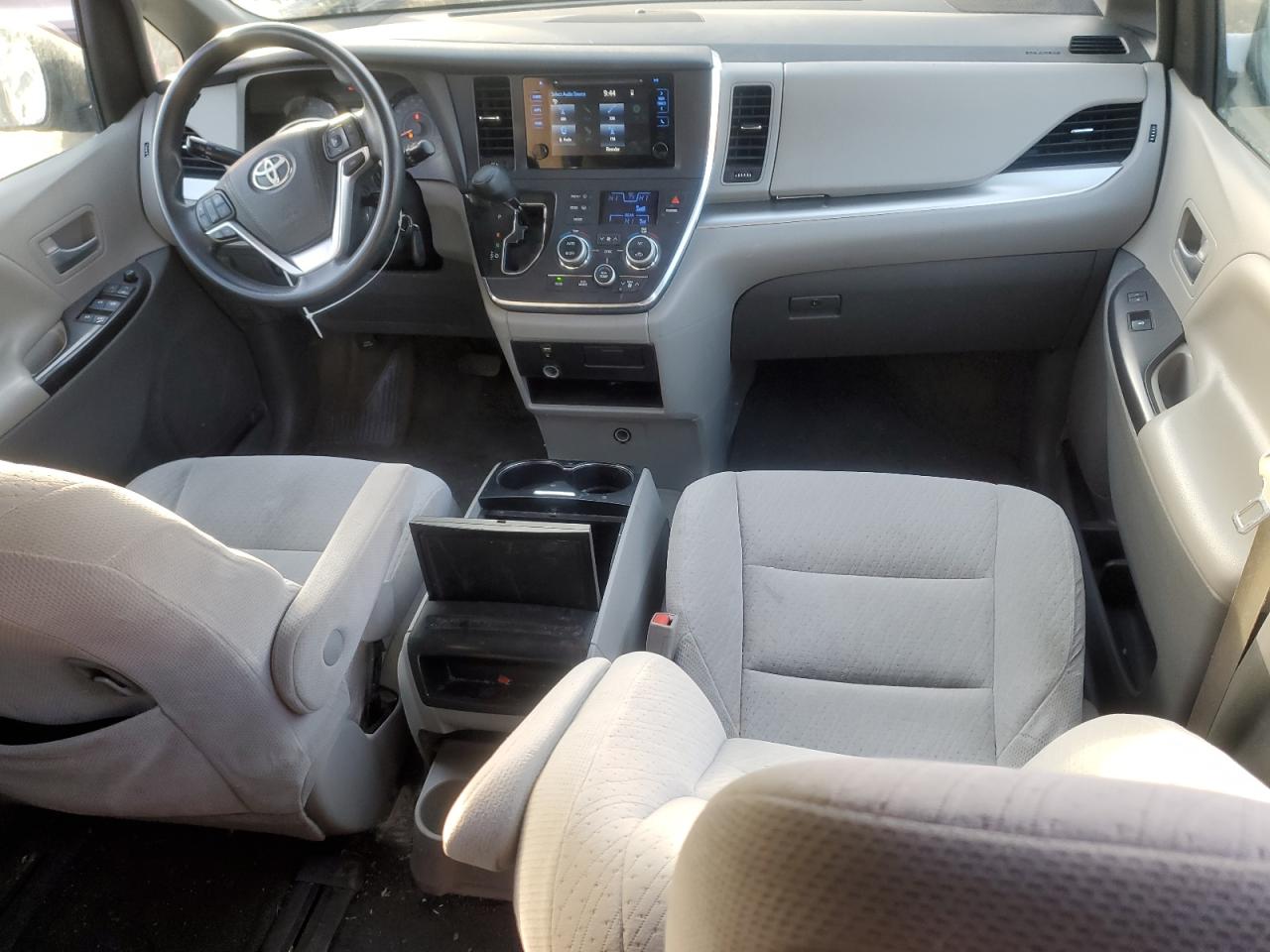 2016 Toyota Sienna - Image 8