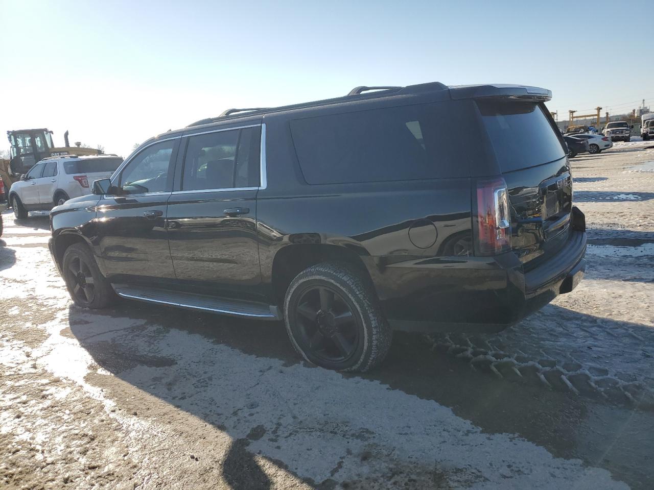 2015 GMC Yukon - Image 2