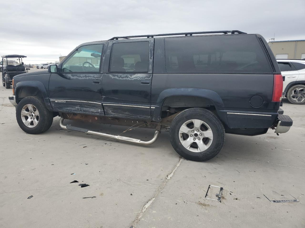 1999 Chevrolet Suburban - Image 2
