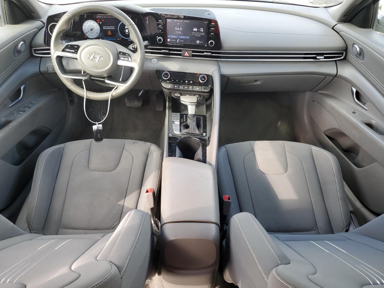 2022 Hyundai Elantra - Image 8