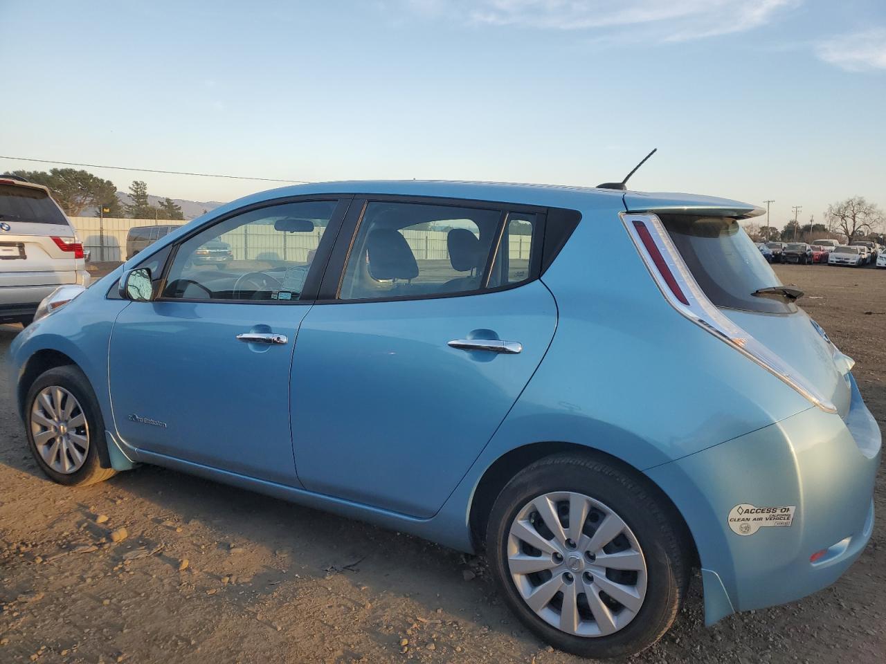 2015 Nissan Leaf - Image 2