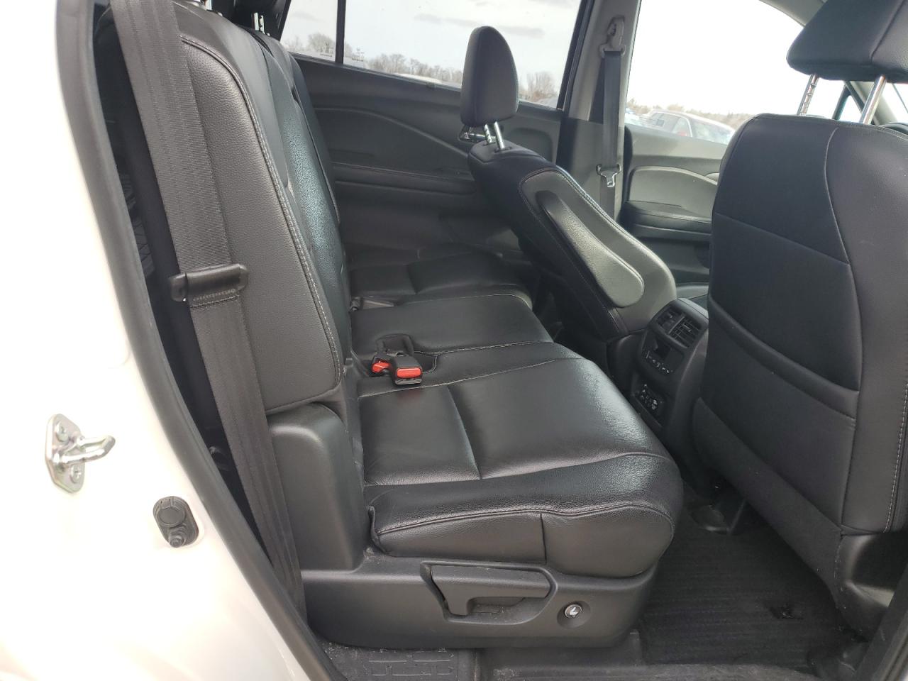 2017 Honda Pilot - Image 11