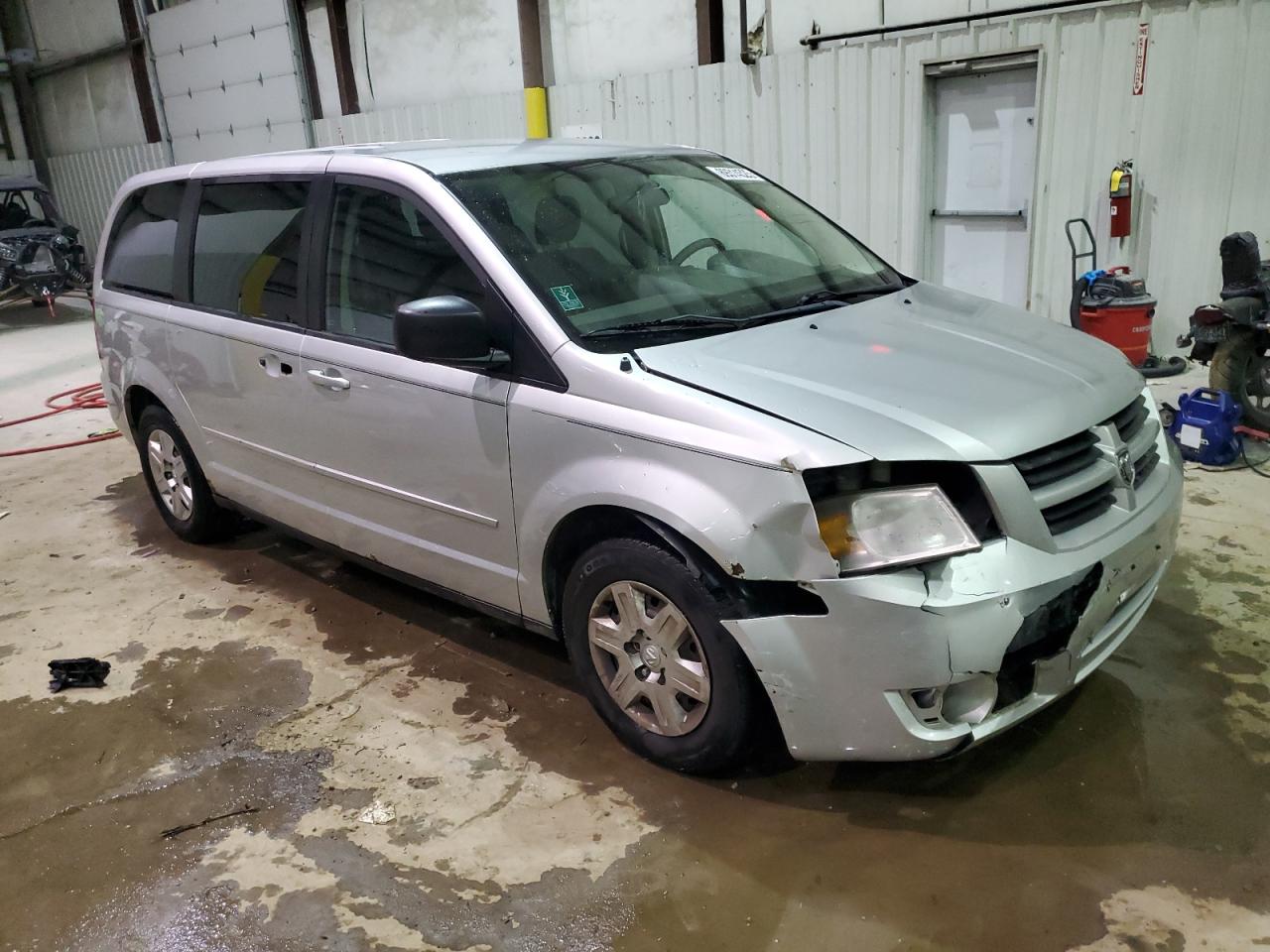 2009 Dodge Caravan - Image 4