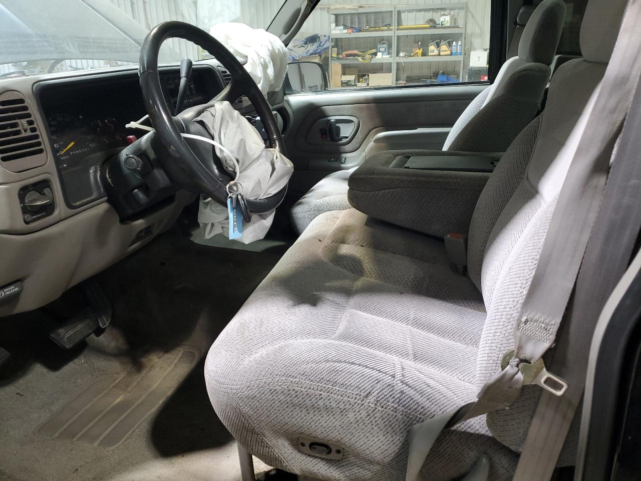 1998 Chevrolet Gmt-400 K1500 VIN: 1GCEK14RXWZ236495 Lot: 84159824