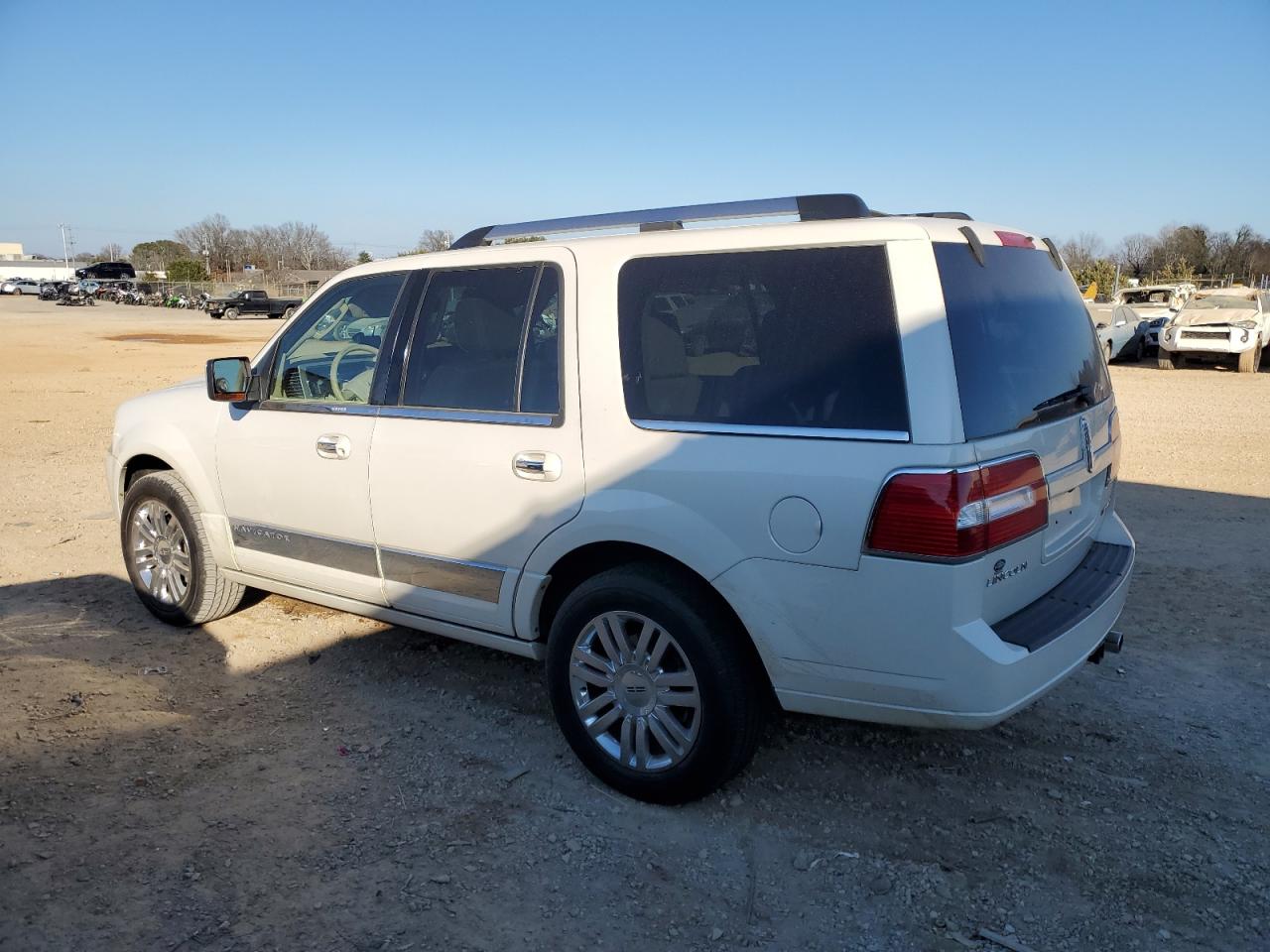 2007 Lincoln Navigator - Image 2