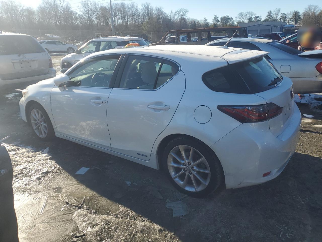 VIN JTHKD5BH8D2147334 2013 LEXUS CT 200 no.2